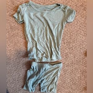 Kyte BABY Short Sleeve Pajamas in ?Aloe (unsure color) Size 18-24 months